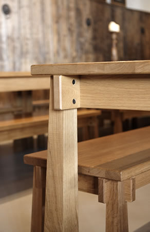 Stable bar and pizza restaurant Bridport – Tables and benches in Oak